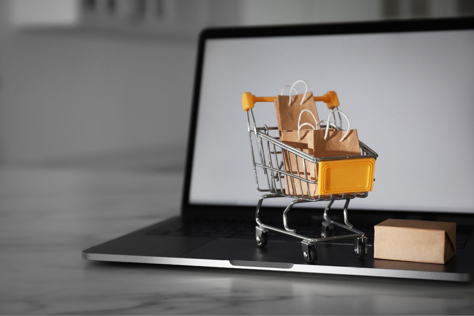 Laptop bevásárlókocsival